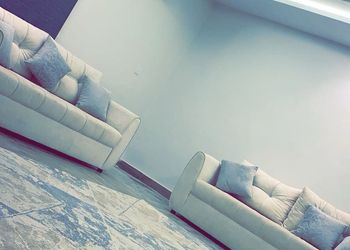 شقة بغرفة معيشة وغرفة نوم 