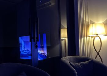 شقة بصالة أنيقة وثلاث غرف نوم