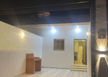 شقة بتصميم انيق بصالة وغرفة نوم 