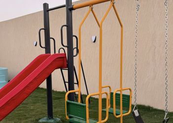 شاليه بألعاب أطفال وجلسة خارجية 