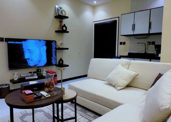شقة بغرفة معيشة وغرفة نوم 