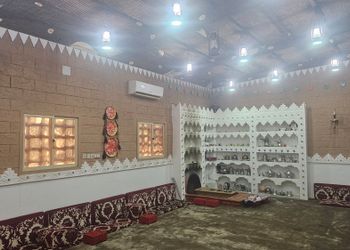استراحة بمجلس وفناء خارجي 