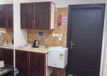 استديو بأثاث مريح وبسيط 