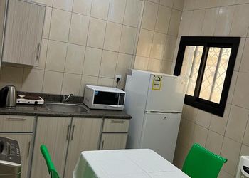 شقة بصالة وغرفتين نوم 