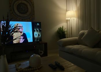 شقة بصالة انيقة وغرفتين نوم