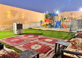 شاليه بألعاب مائية ومجالس
