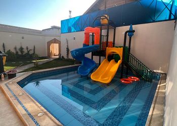 كوخ ريفي بمسبح العاب مائيه