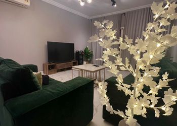شاليه بصالة مطلة على البحر 