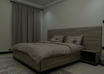 استديو بأثاث مريح وبسيط 