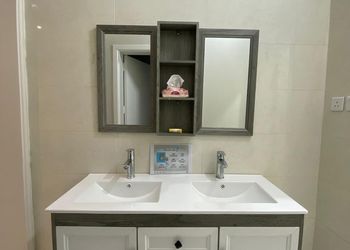 استديو بأثاث مريح وبسيط 
