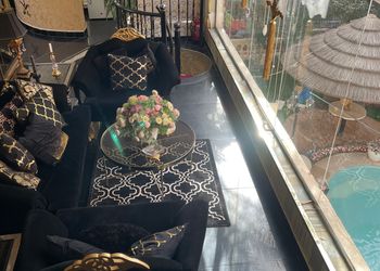 شاليه بجناح فاخر مطل على المسبح