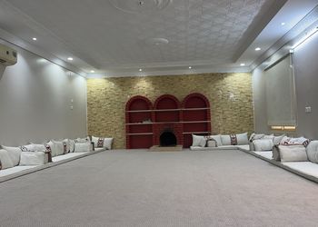 استراحة بمجالس واسعة وألعاب أطفال