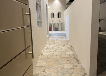 استراحة بمسطح اخضر وجلسه خارجيه