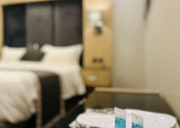 استديو بأثاث مريح وبسيط 