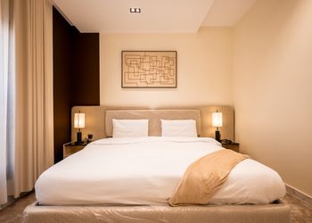 شقة بثلاث غرف نوم وصالة