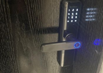 استديو بسرير ماستر وجلسة جانبية 
