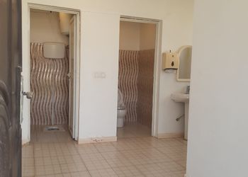 شاليه بمسبح وجلسة خارجية 
