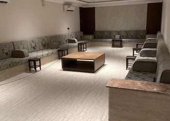 استراحة بمسطح اخضر ومجالس