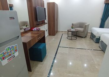 استديو بأسرة مفردة وأثاث مريح