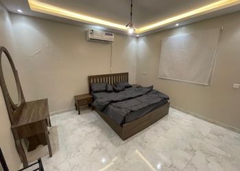 شقة بغرفة معيشة وغرفتين نوم 