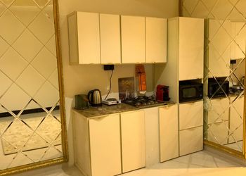 استديو باثاث مريح وبسيط 