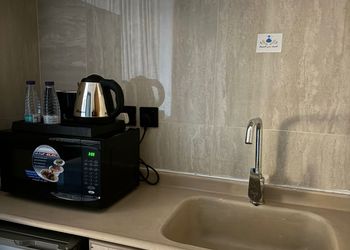 شقة بغرفة معيشة وغرفة نوم 
