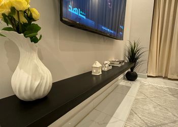 شقة بصالة أنيقة ودخول ذاتي