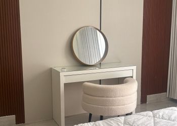 استديو بسرير ماستر وجلسة جانبية 