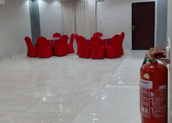 شاليه بجلسة خارجية ومجلس واسع 