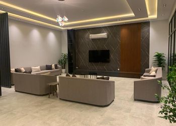 شاليه بمسطح اخضر وجلسة خارجية 