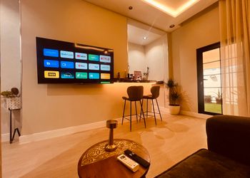 استديو مع جلسة خارجية بدخول ذاتي