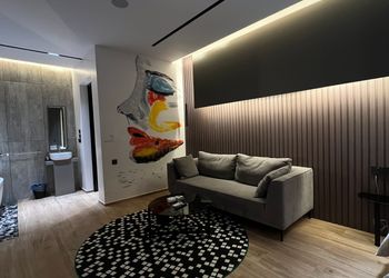 شاليه بجاكوزي مطل على المسبح 