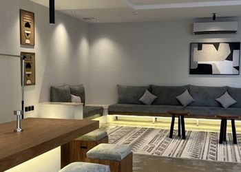 شاليه بجلسة خارجية وتصميم فاخر