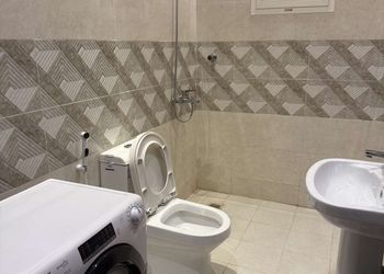 استديو بأثاث مريح وبسيط 