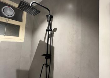 شقة بصالة أنيقة ودخول ذاتي
