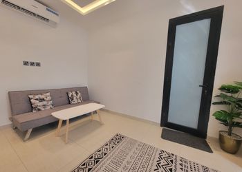استديو بسرير ماستر وجلسة جانبية
