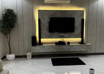 شاليه بصالة جلوس وفناء خارجي 