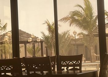 استراحة بمسطح اخضر و مسبح خارجي