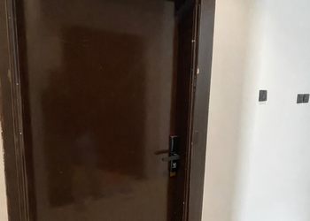 شقة بغرفة معيشة وغرفتين نوم 