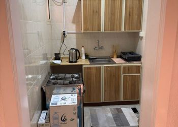 شقة بغرفة معيشة وغرفة نوم 