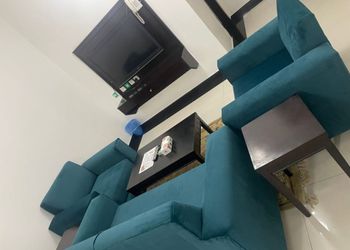 شقة بصالة وثلاث غرف نوم