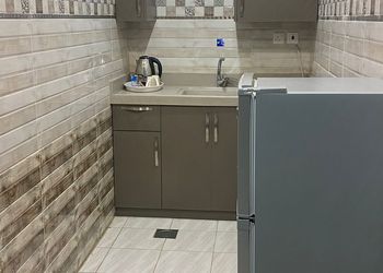 استديو بأثاث مريح وبسيط 