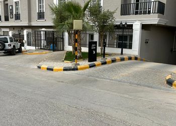 شقة بصالة وغرفتين نوم 