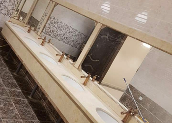استراحة بمجلس واسع وفناء خارجي 