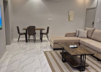 استديو بأثاث مريح وبسيط 