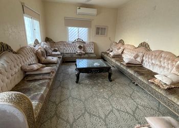 شاليه بجلسة خارجية وألعاب أطفال