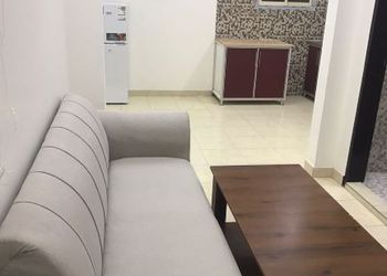 شقة بصالة مريحة وغرفتين نوم 
