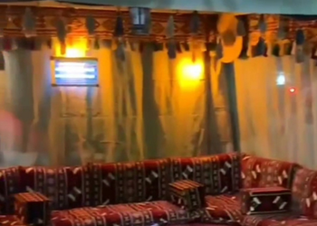 شقة بثلاث غرف نوم  و صالة 