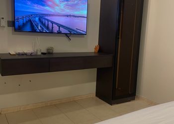 استديو بأثاث مريح وبسيط 