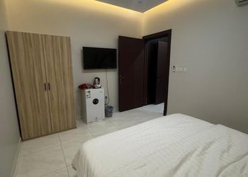 استديو بأثاث مريح وبسيط 